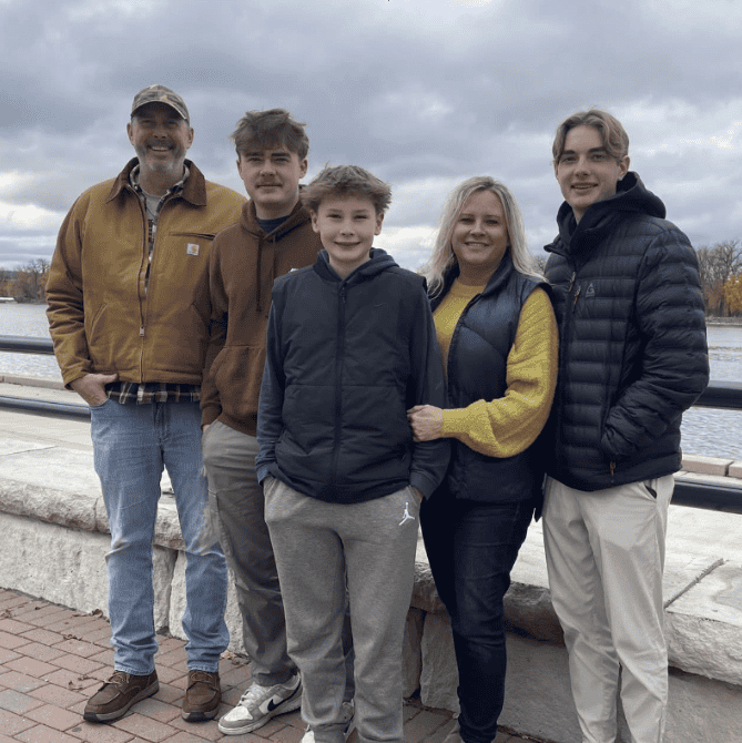 HN-WI-2025-Chris-Vaughan-Family_670x670_2025